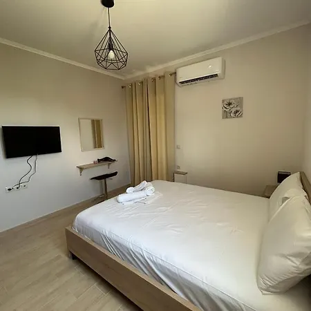 Tasos Cozy House 1 アパート