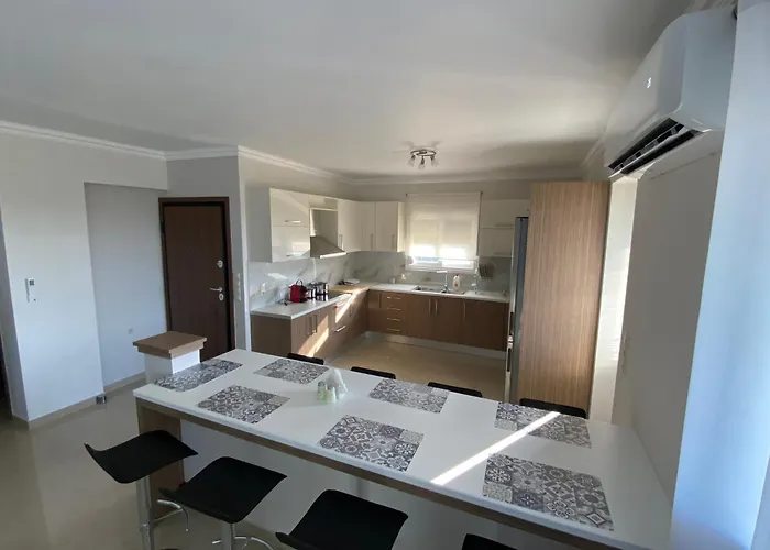 Tasos Cozy 1st Floor Apartment *